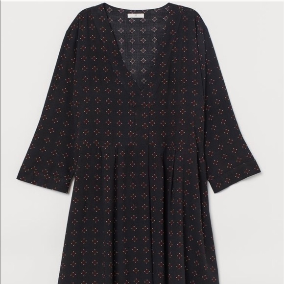 H&M Dresses & Skirts - NWT H & M Dark Blue V Neck Dress Size 10 So Pretty & Brand New!